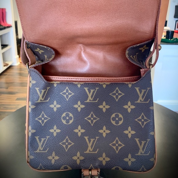 Louis Vuitton Monogram Cartouchière MM - Picture 7 of 10